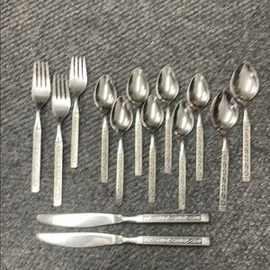 Oneida Spanish Court Flatware 14 pieces Stainless Steel Silver
